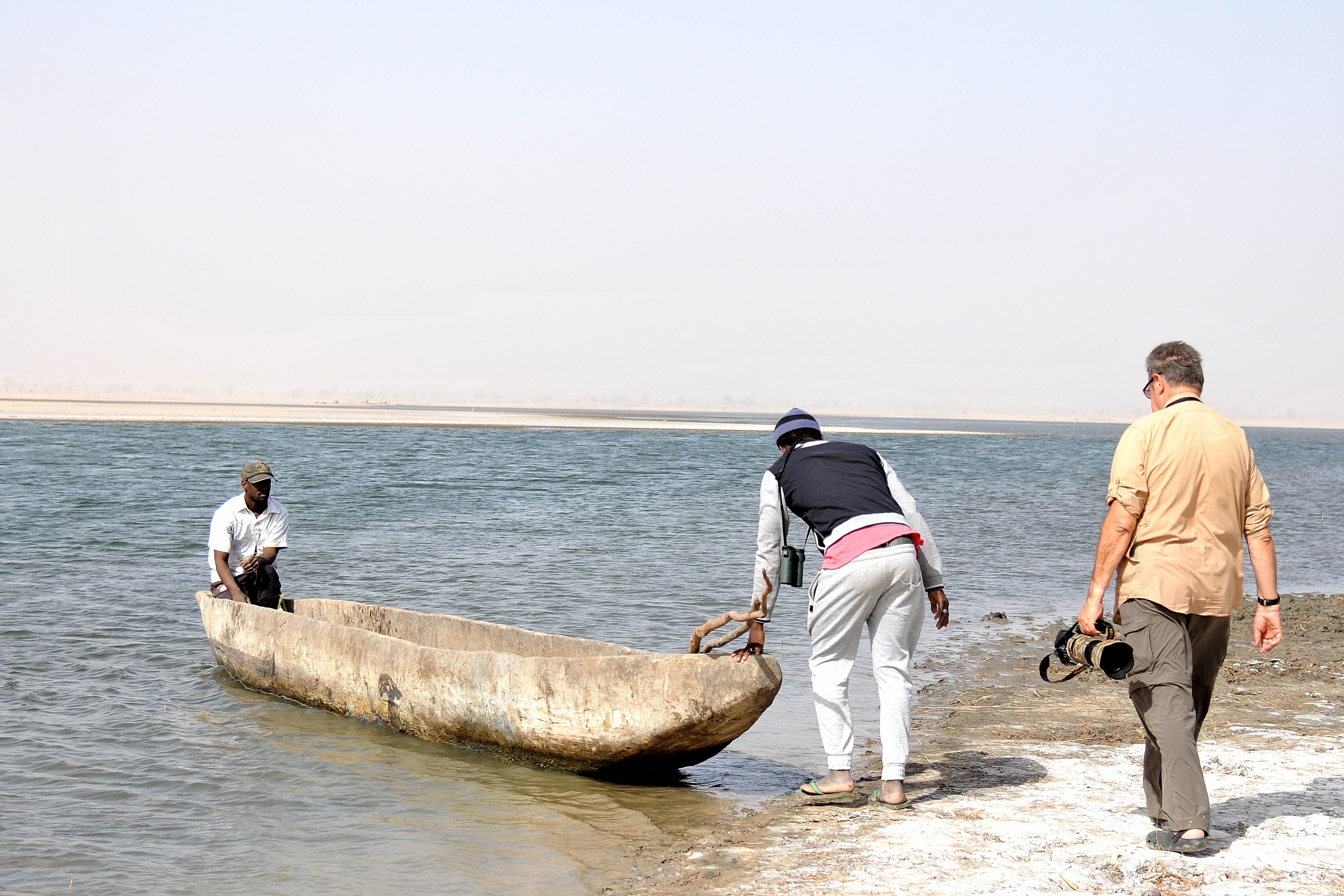 On a retrouvé la pirogue de l'Espace Naturel Communautaire, et le photographe photographié!